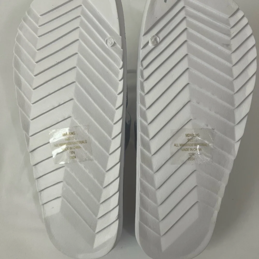 Madden Girl Pastel‎ Buckle Comfy Slides Sandals Brand New